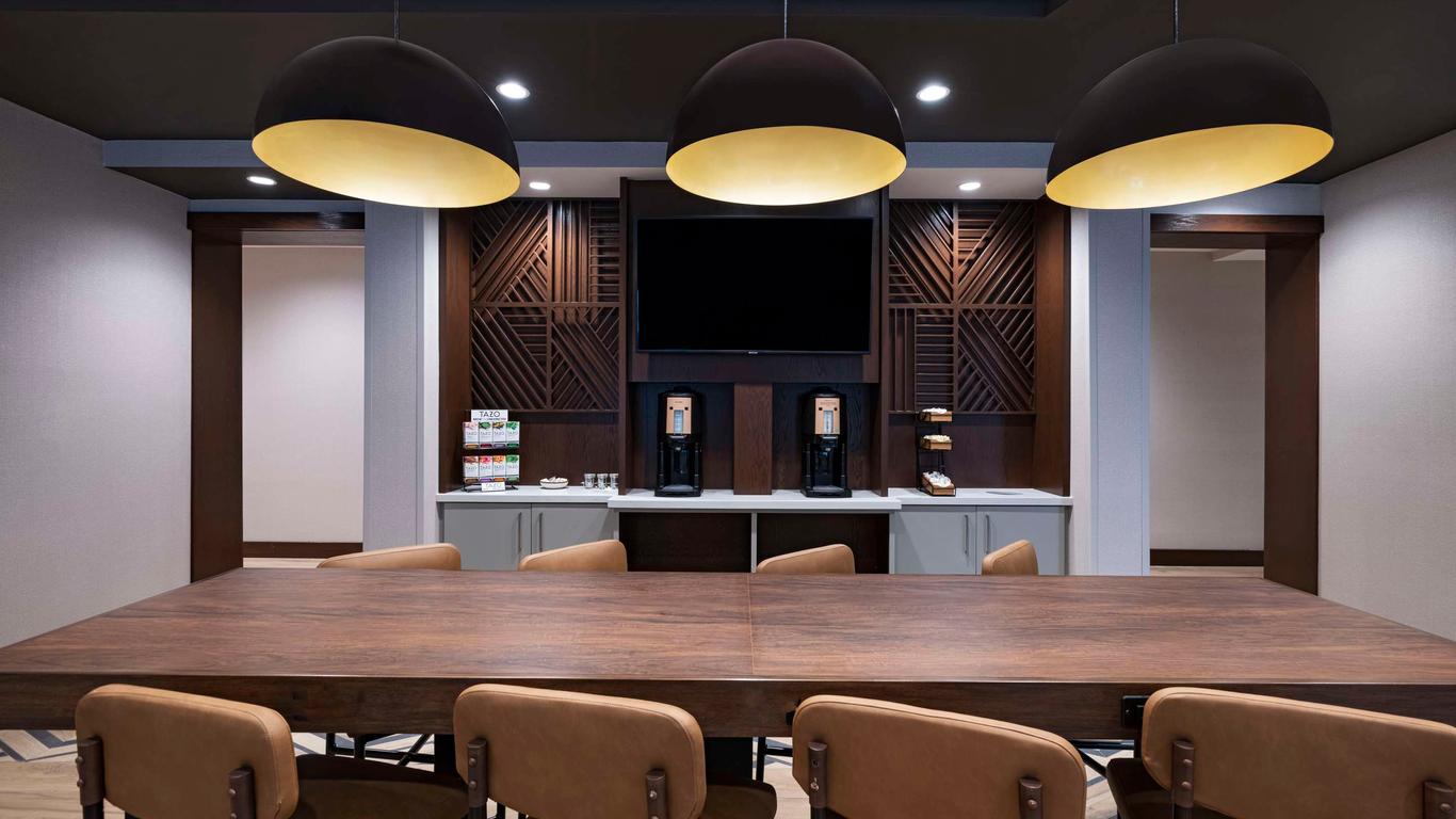 Hyatt Place Austin - Lake Travis/Four Points