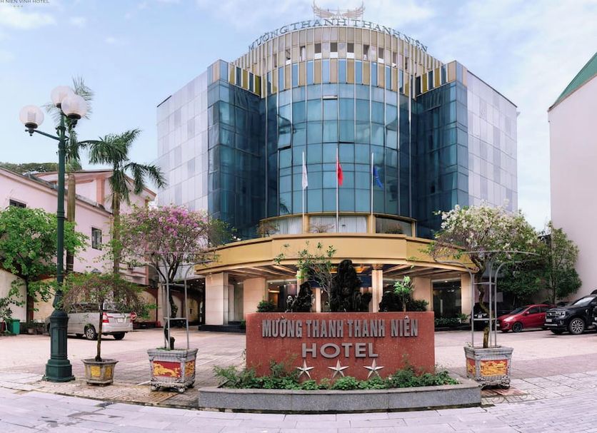 Muong Thanh Thanh Nien Vinh hotel exterior in Vinh City with glass facade and entrance sign
