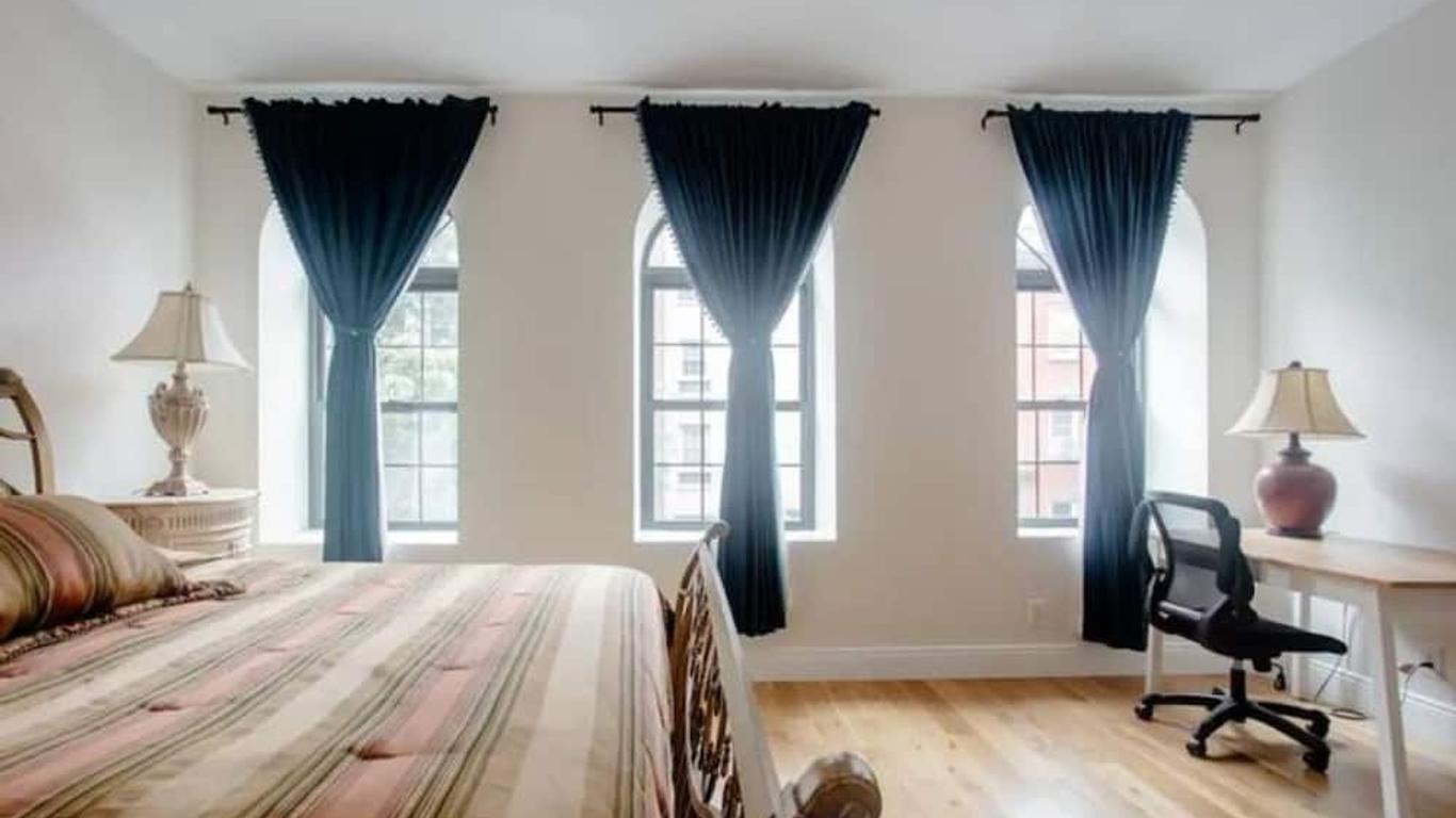 Little Manhattan Lodge