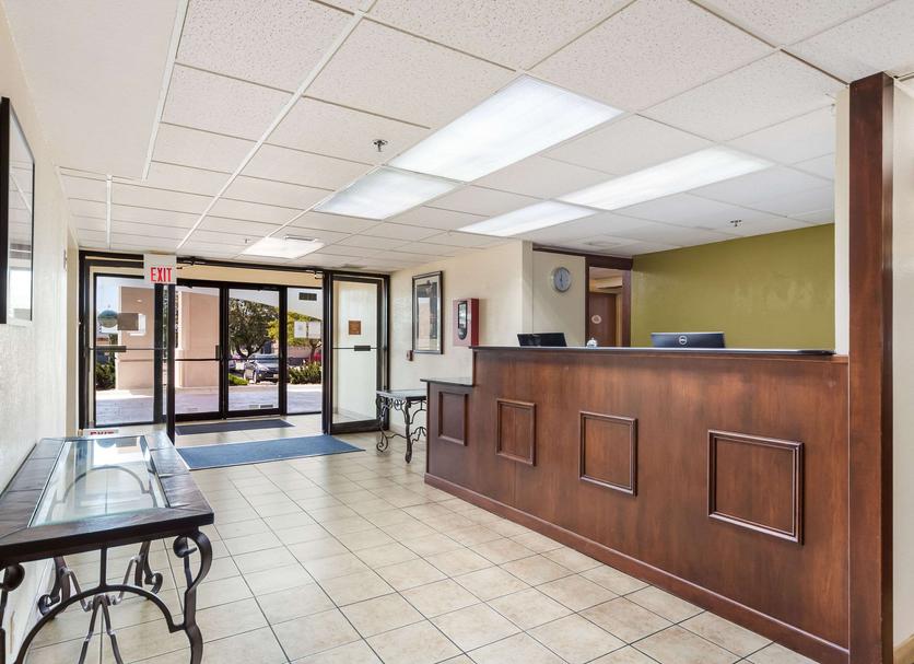 Front desk Photo