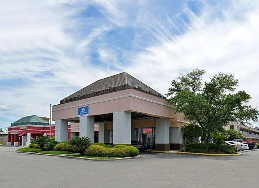 Heritage Inn & Suites by Capital O Baton Rouge I 10 exterior with peaked roof and parking lot