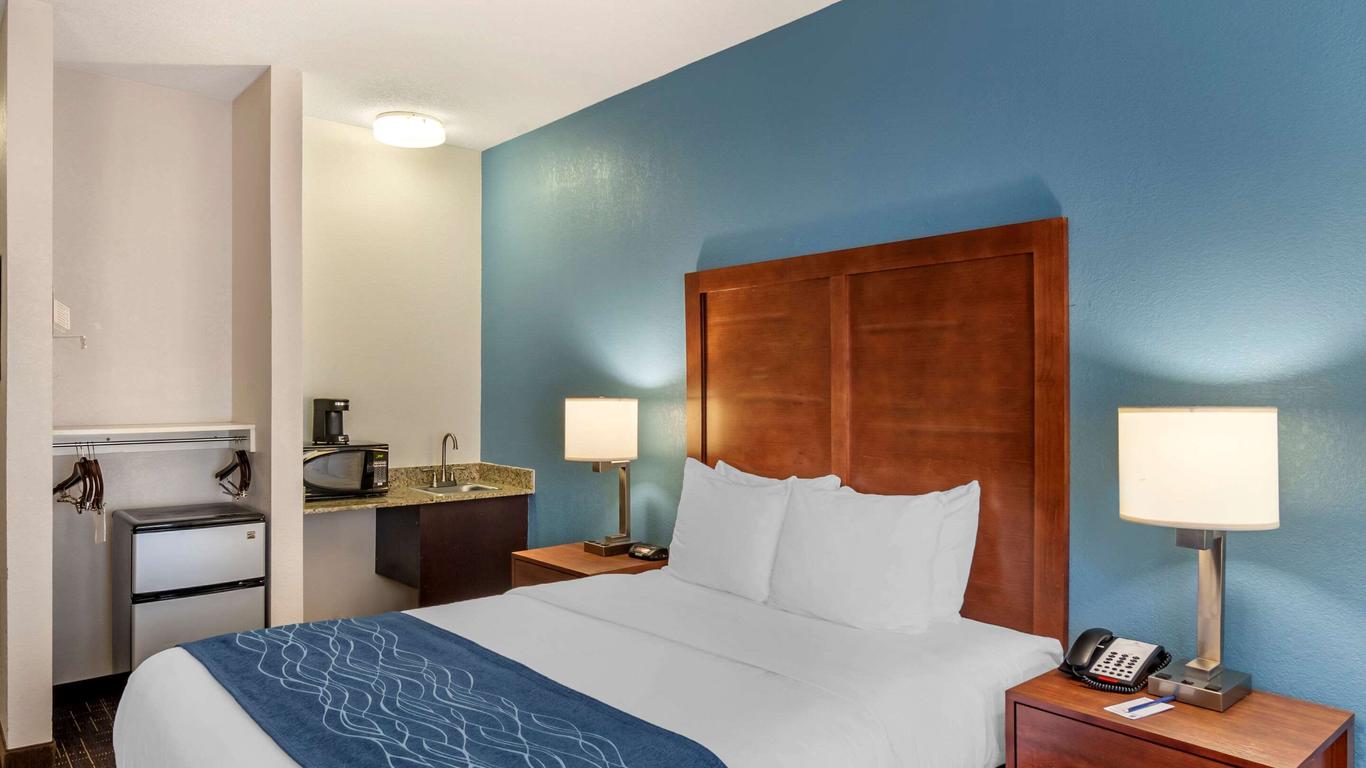 Comfort Inn & Suites Lees Summit - Kansas City from $80. Unity Village  Hotel Deals & Reviews - KAYAK
