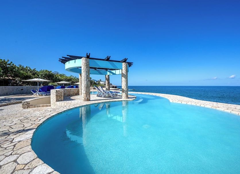 Ocean Cliff Hotel Negril Limited in Negril with an infinity pool overlooking the ocean