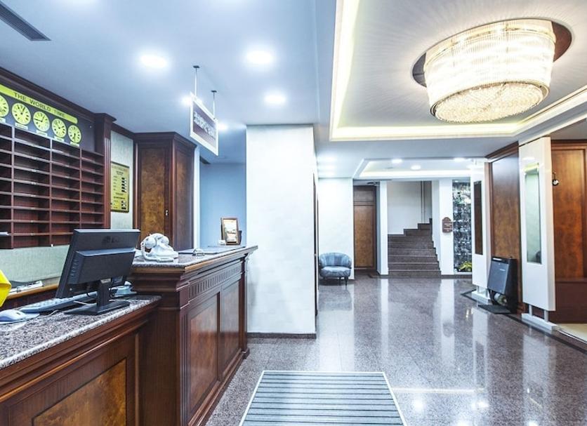 Front desk Photo