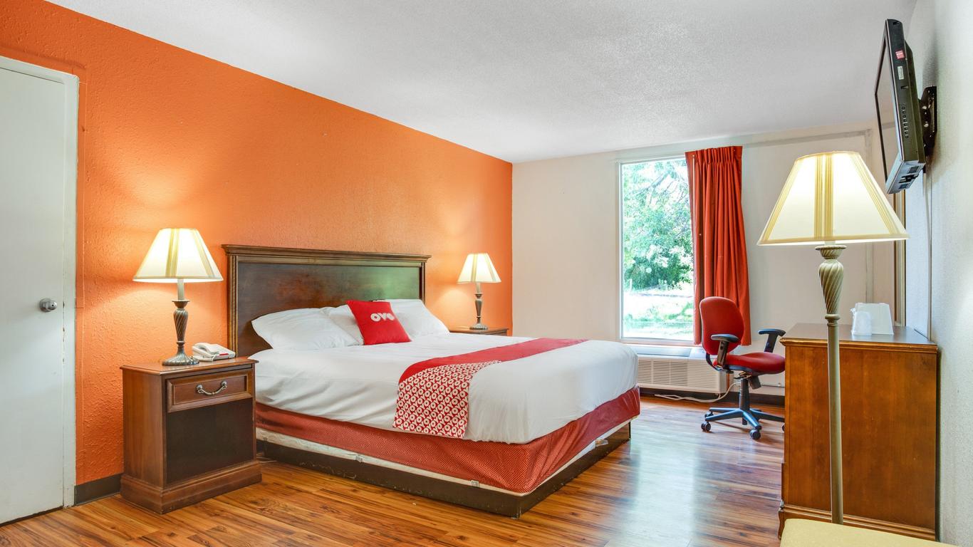 OYO Hotel Mona Lake Muskegon