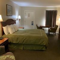 Merrimac Inn & Suites