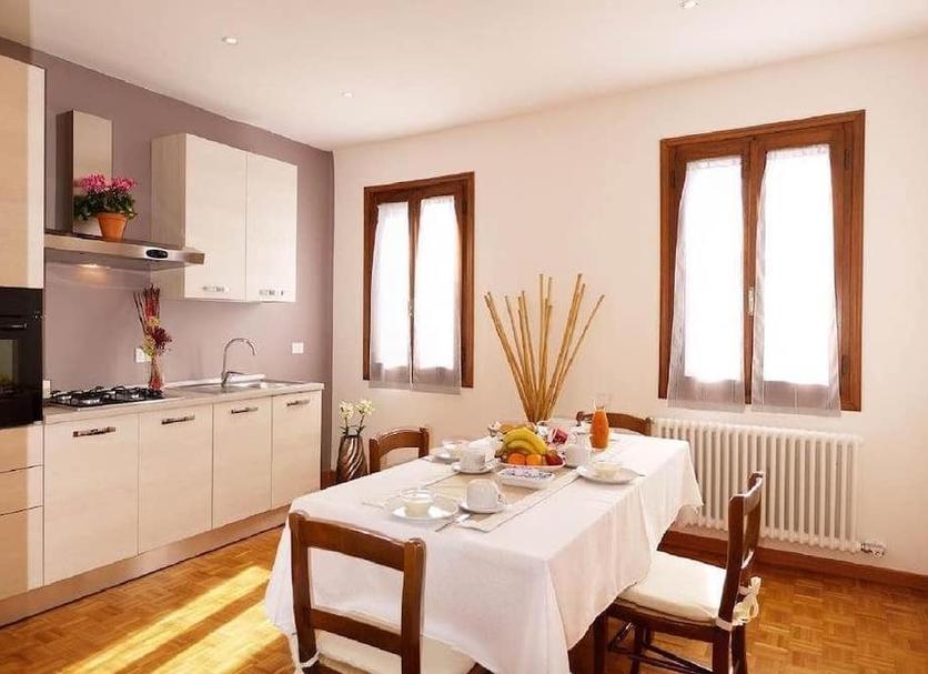Dining room Photo