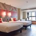 ibis Xi'an North Railway Station Hotel in Xi'an, twin guest room with two beds and pendant lights