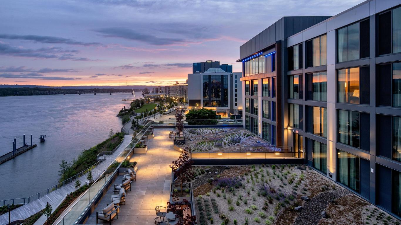AC Hotel by Marriott Vancouver Waterfront