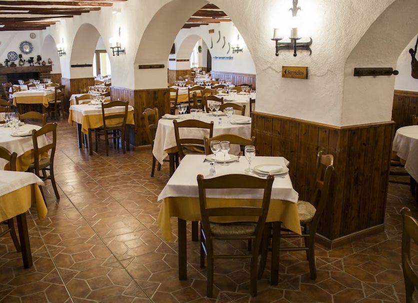 Restaurante Pensión Mariola in Agres dining room with arched ceilings and set tables