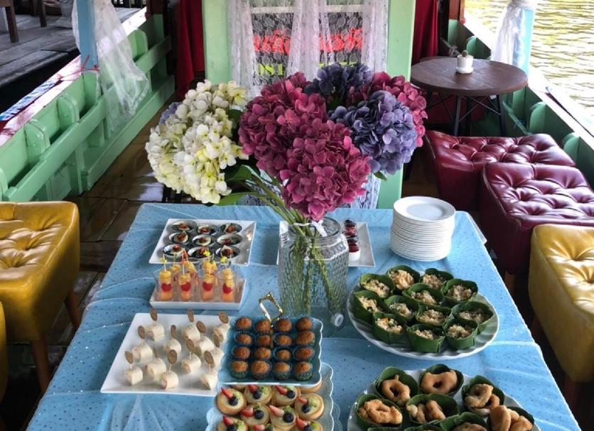 Buffet Photo