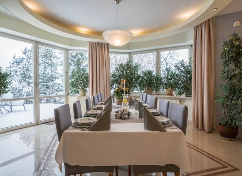 Dining room Photo
