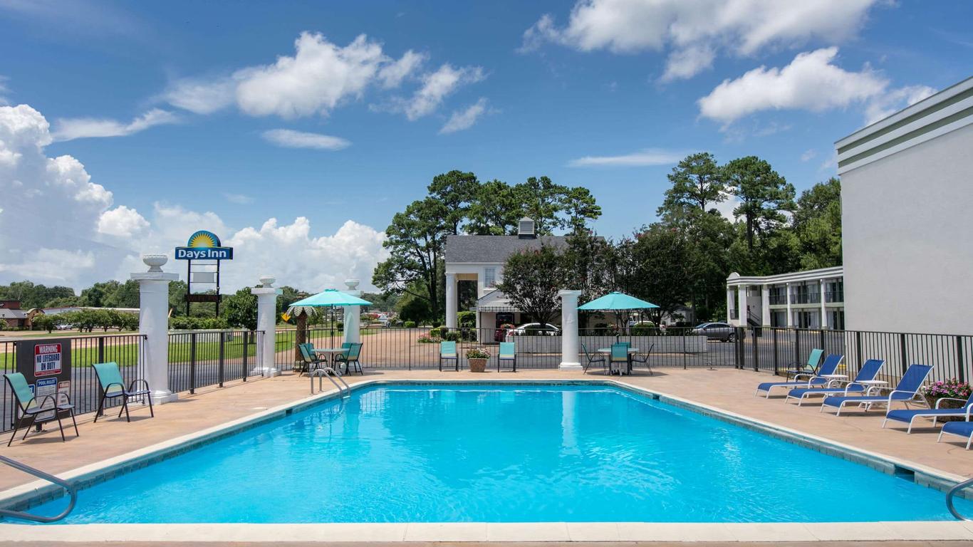 hotels in natchez ms with indoor pool