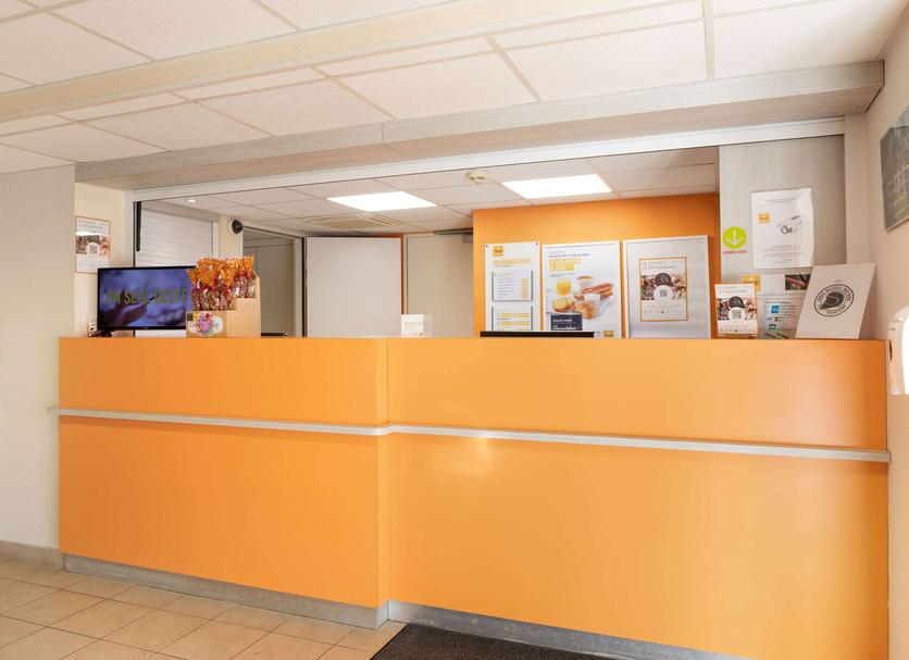 Front desk Photo
