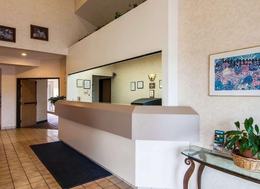 Front desk Photo