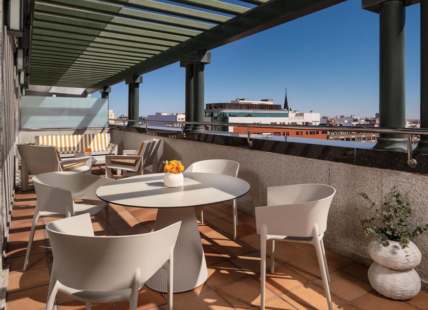 VP SOGNIO Metropolitano Madrid rooftop terrace with city views and outdoor seating