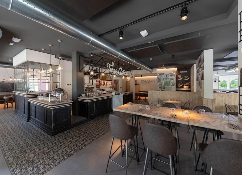 Restaurant Photo