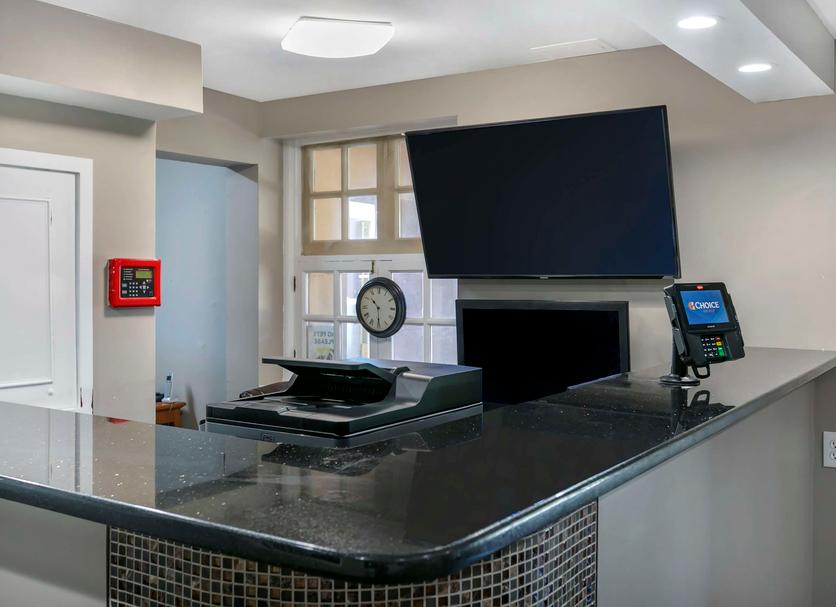 Front desk Photo