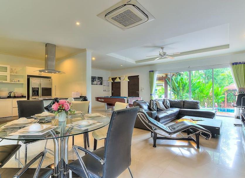 Dining room Photo