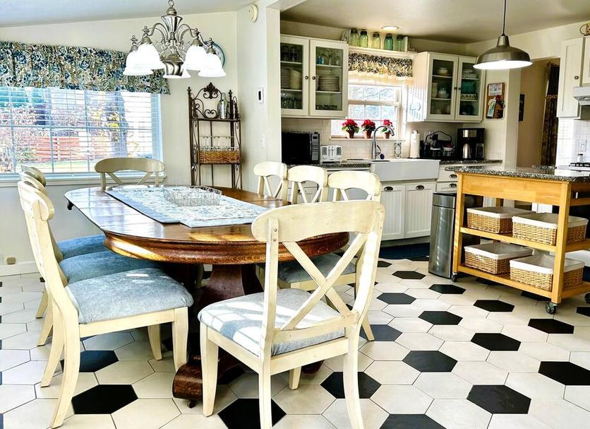 Dining room Photo