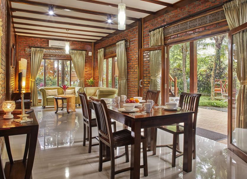 Jambuluwuk Convention Hall & Resort Puncak in Tapos, dining area with garden-view windows