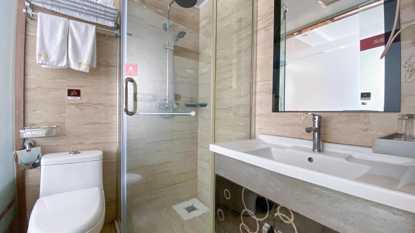 Junyi Hotel (Shanghai Pudong New Area Huinan Center)