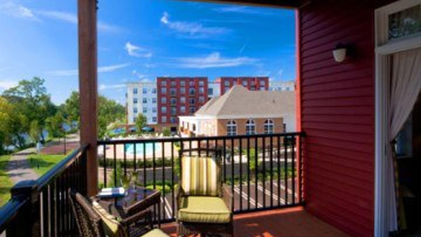 L-Suites At Valley Forge