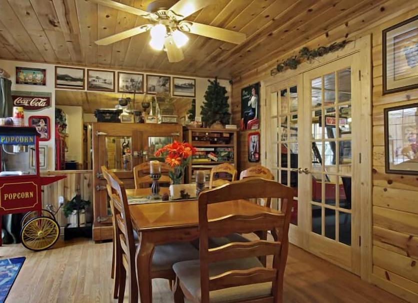 Dining room Photo