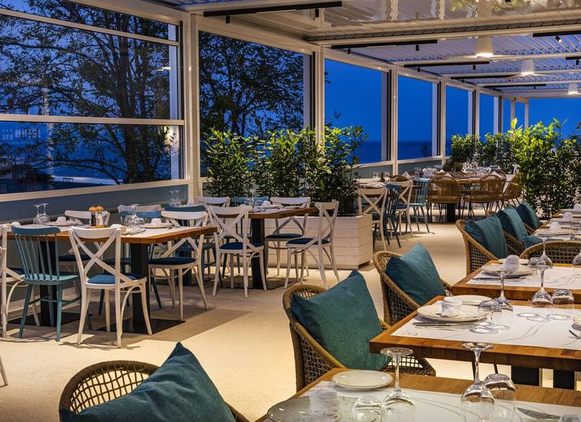 Restaurant Photo
