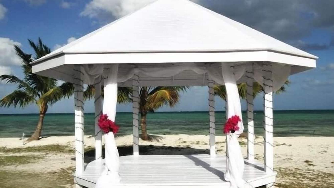 Swains Cay Lodge