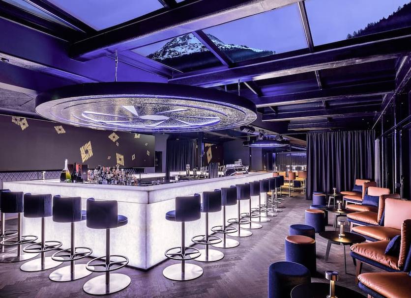Bar Photo