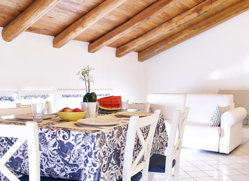Dining room Photo