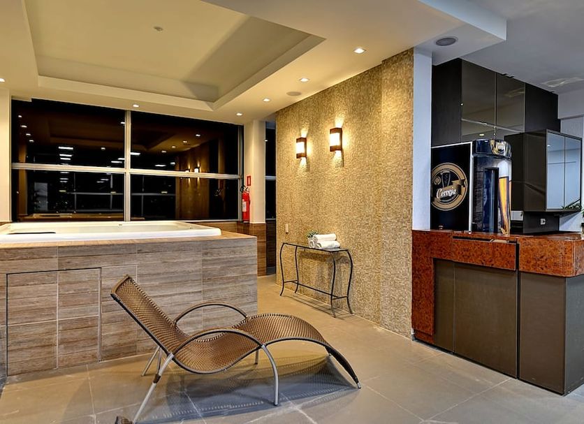 Porto Minas Hotel e Convenções lobby lounge with chaise chair, reception desk and modern lighting in Uberlândia