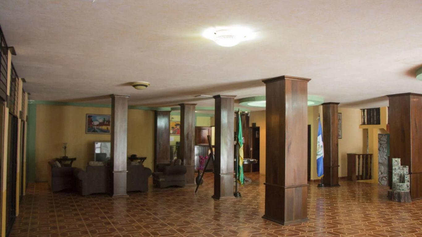 La Ribiera del Lago Peten Itza