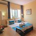 Hotel Santa Maria, Praia: guest room with twin beds, window view, and en suite bathroom