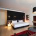 Mercer Casa Torner i Güell in Vilafranca del Penedès: modern guest room with king bed, desk, and marble coffee table