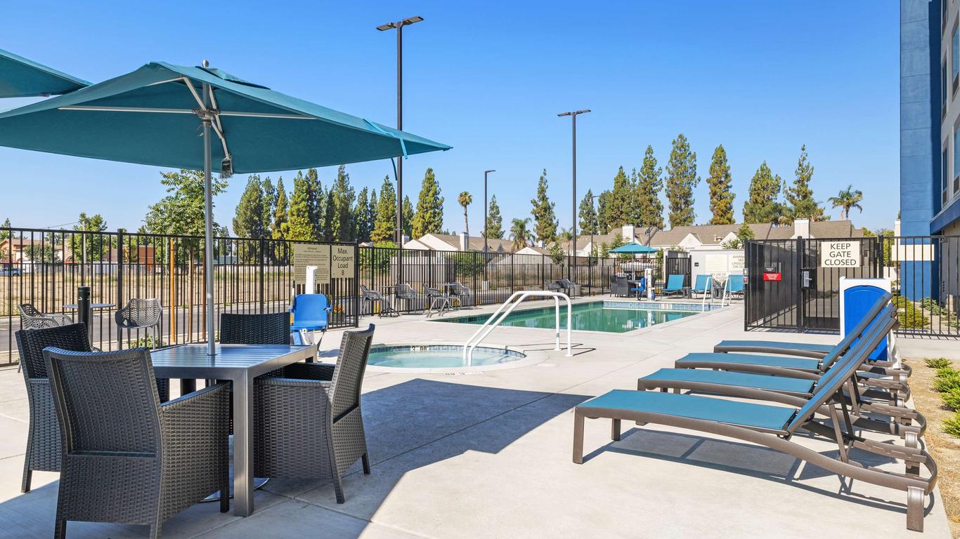 Hampton Inn & Suites Bakersfield Central