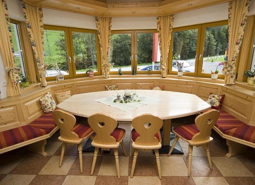 Dining room Photo