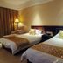 Taizhou Chunlan Hotel in Taizhou, twin-bed guest room with lamp and curtains
