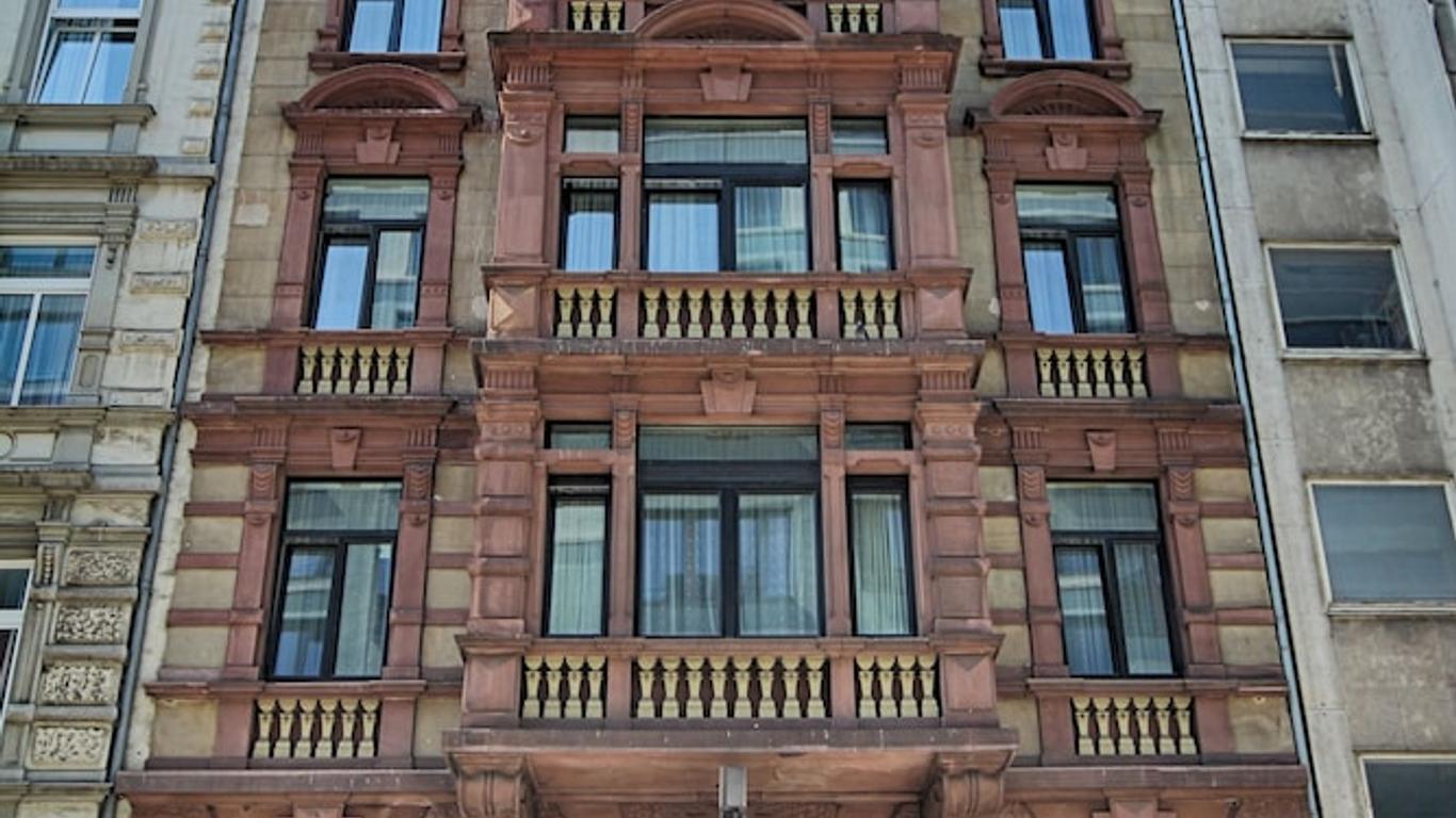 Carlton Hotel