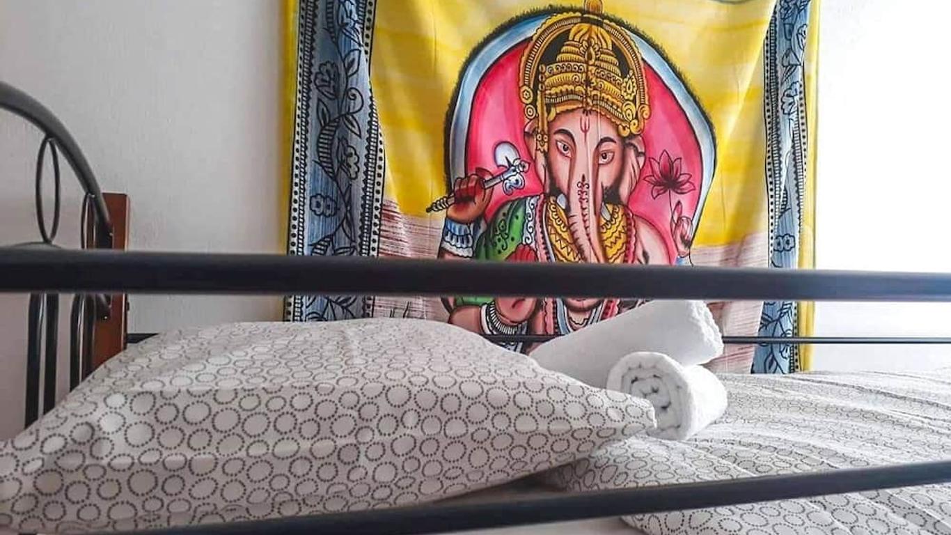 Urban Yoga House Hostel & Retreat