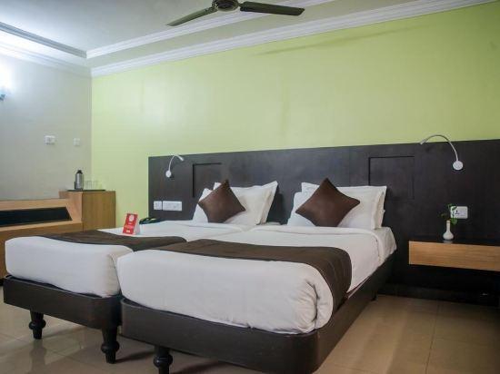 Woodlands hotel store