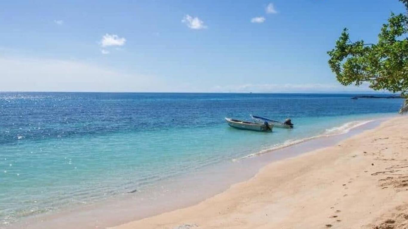Barefoot Kuata Island Resort