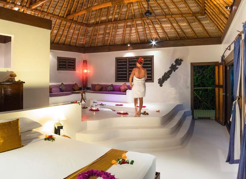 Navutu Stars Resort, Yanggeta Island: romantic suite with indoor plunge pool and thatched ceiling