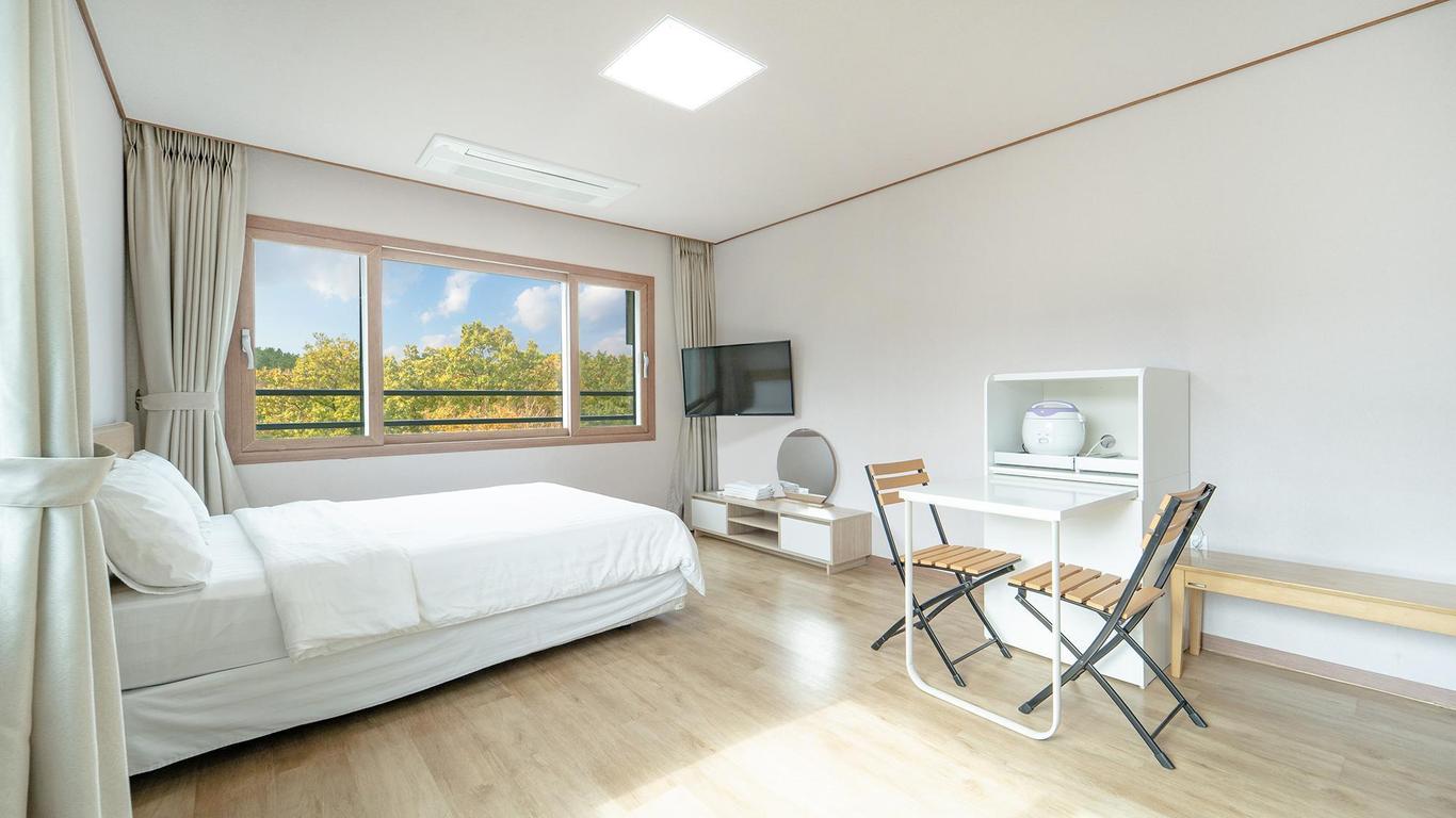 Jeju Gwaneumsa Ganeun gil Pension