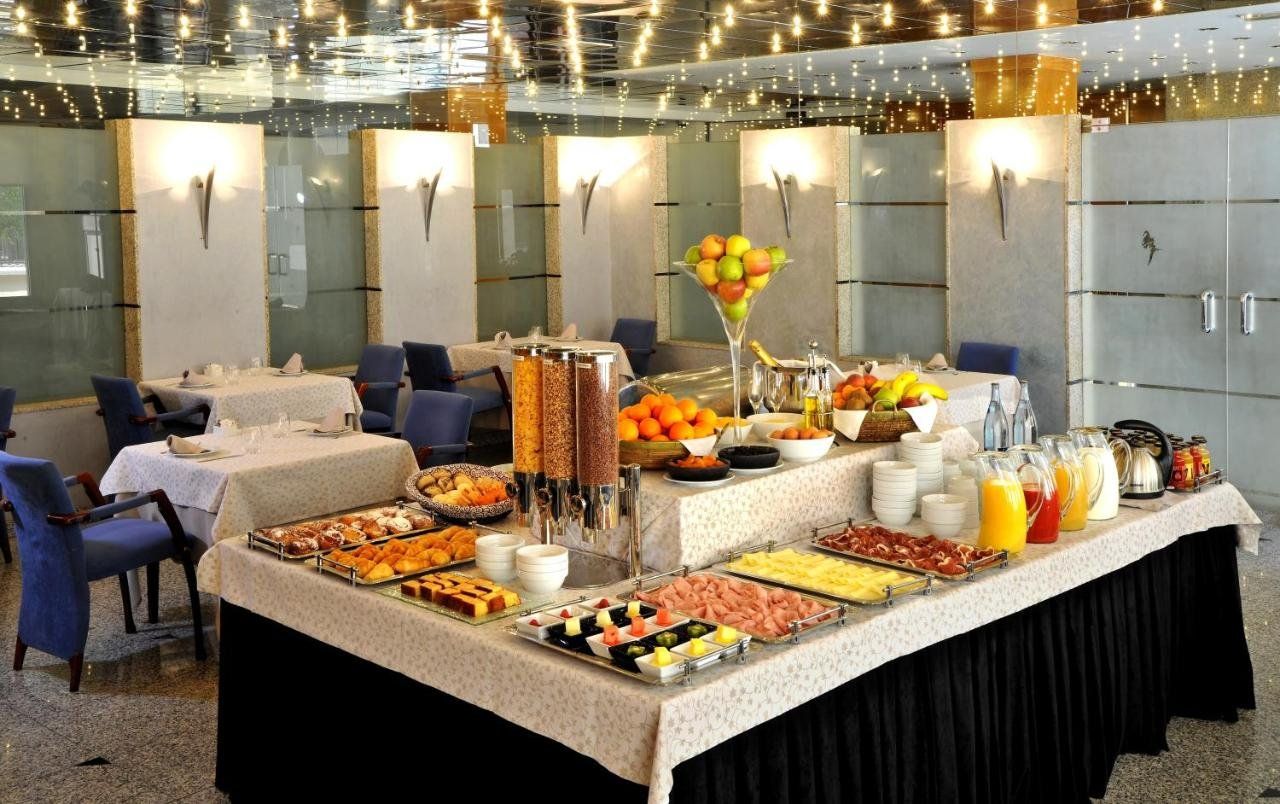 Buffet Photo