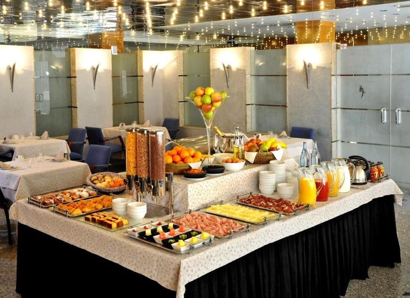 Buffet Photo