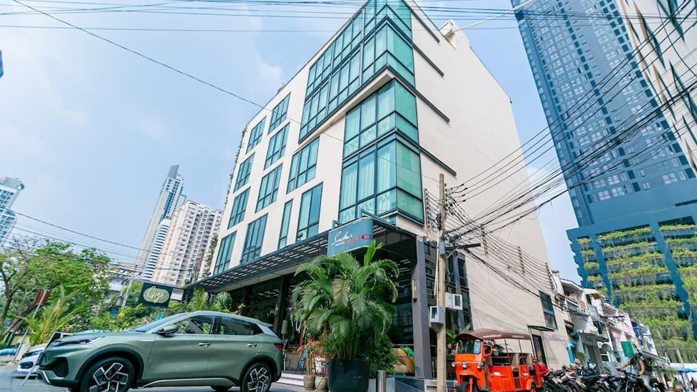 Sacha's Hotel Uno