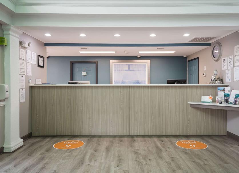 Front desk Photo