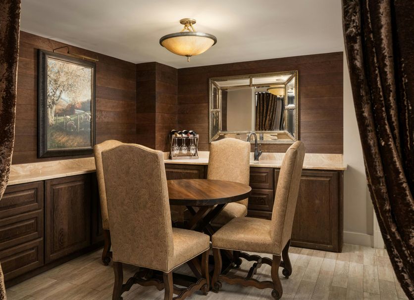 Dining room Photo